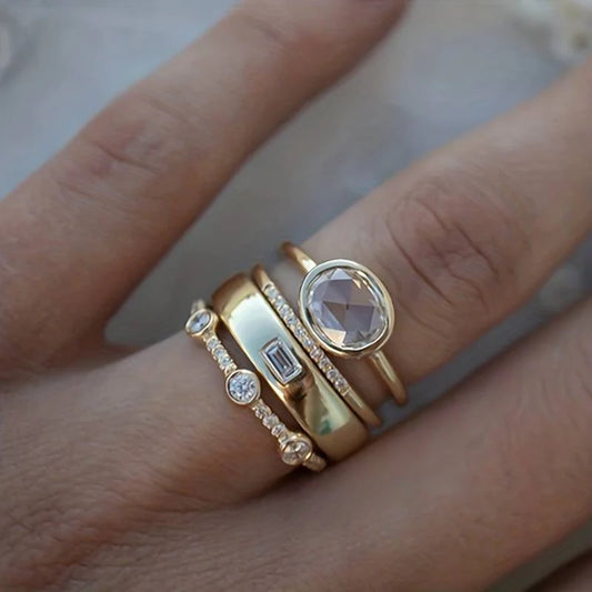 Goldenes Quartett – Vintage Zirkonia-Stapelring-Set