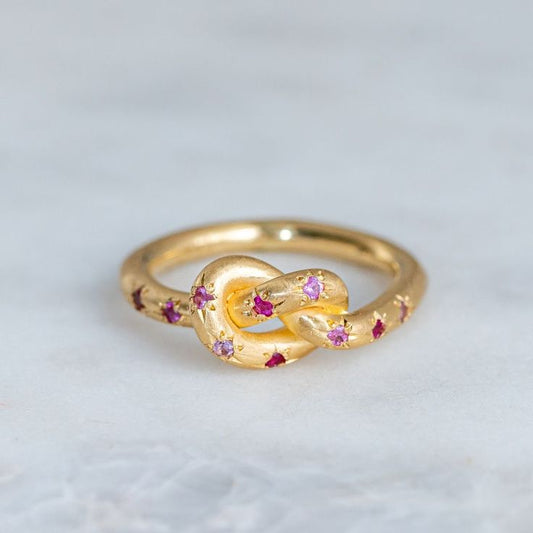 Vintage-Ring mit Oliven-Zirkonia