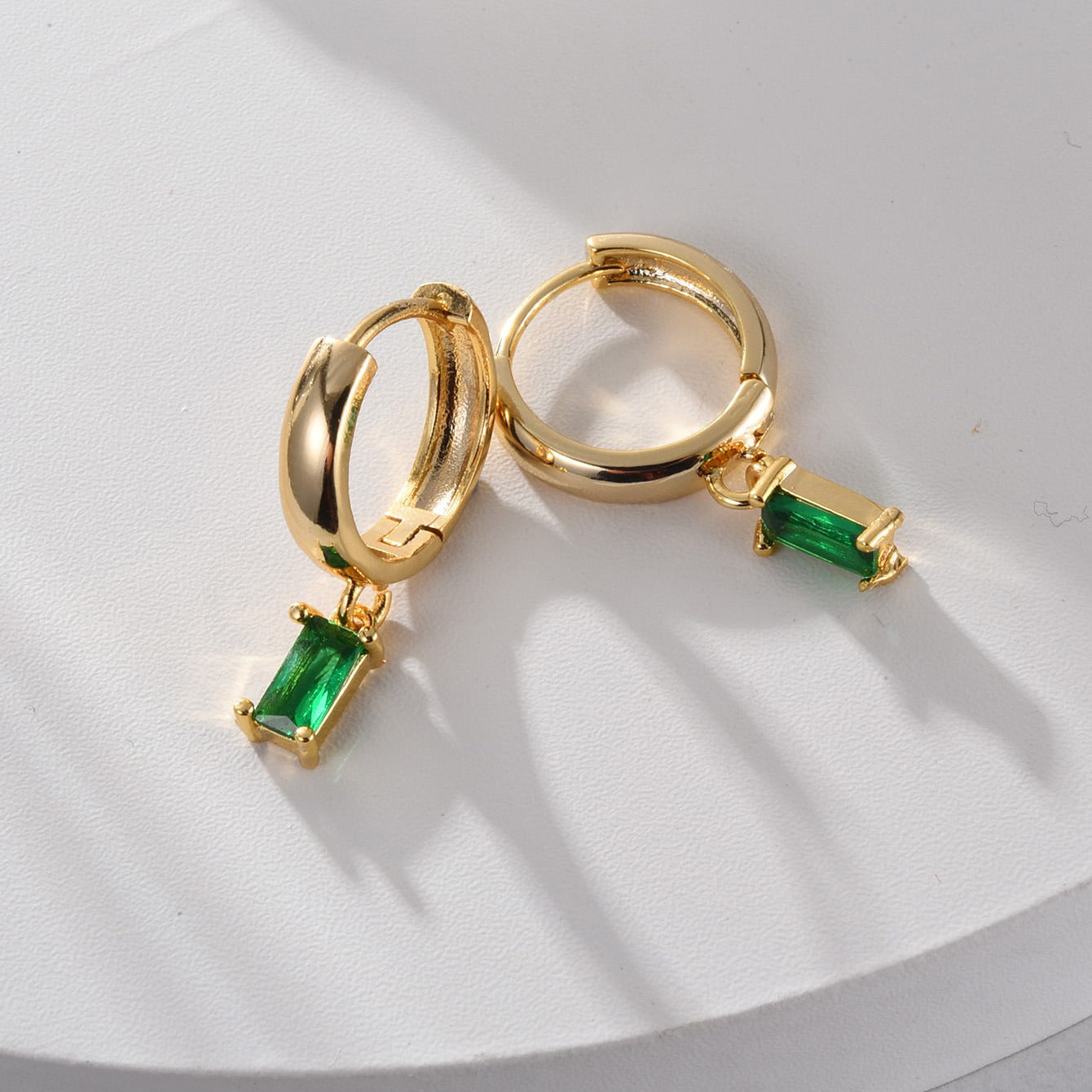 Elegante grüne Smaragd-Creolen mit Zirkonia-Stein für Damen