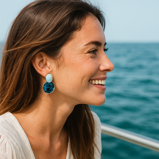 Maritime Blaue Emaille Statement-Ohrringe mit glänzendem Finish