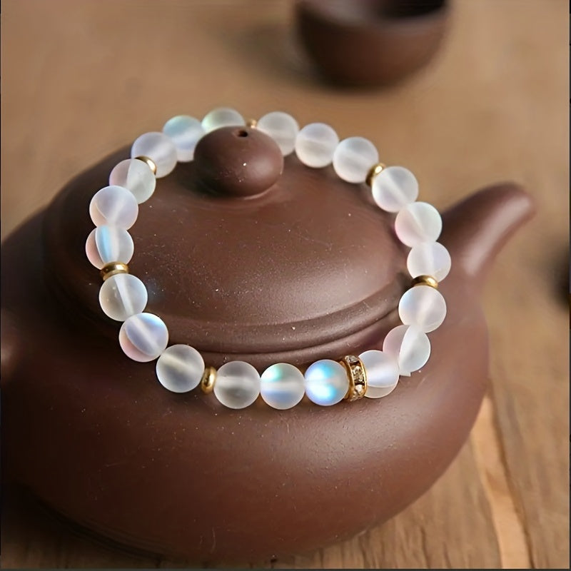 Irisierendes Mondstein-Perlenarmband mit funkelndem Zirkon-Akzent