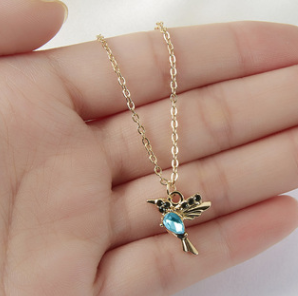 Kolibri-Schmuckset mit schimmernden Edelstein-Akzenten für Damen