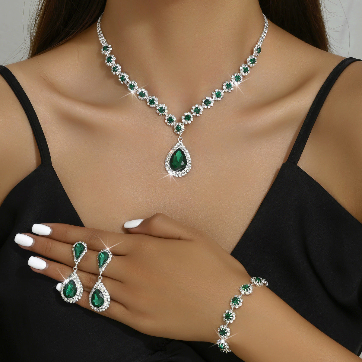 Elegantes Strass Brautschmuckset mit Teardrop-Anhänger für Hochzeit und Party