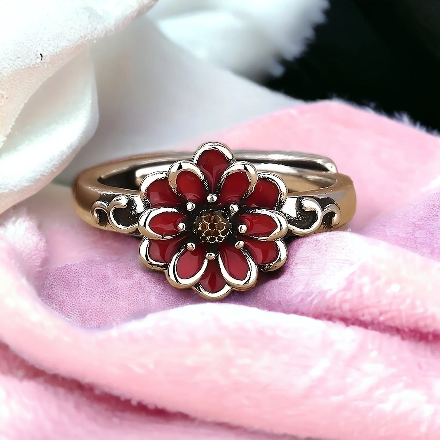 Tina | Ring mit roter Blume und Gänseblümchen