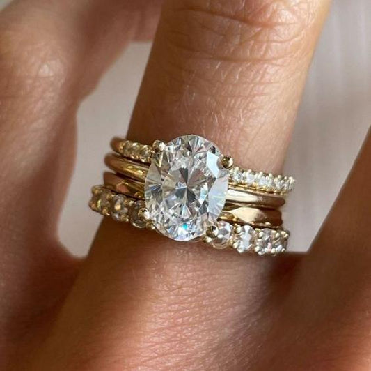 Vintage-Ring, besetzt mit glänzenden Zirkonia