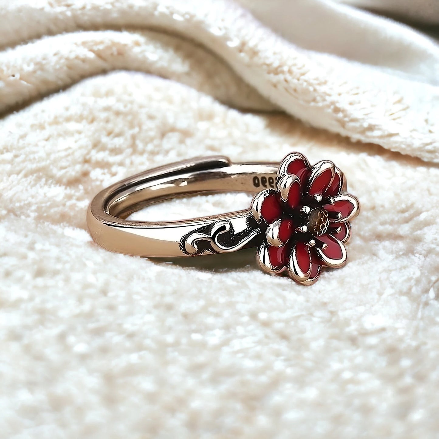 Tina | Ring mit roter Blume und Gänseblümchen