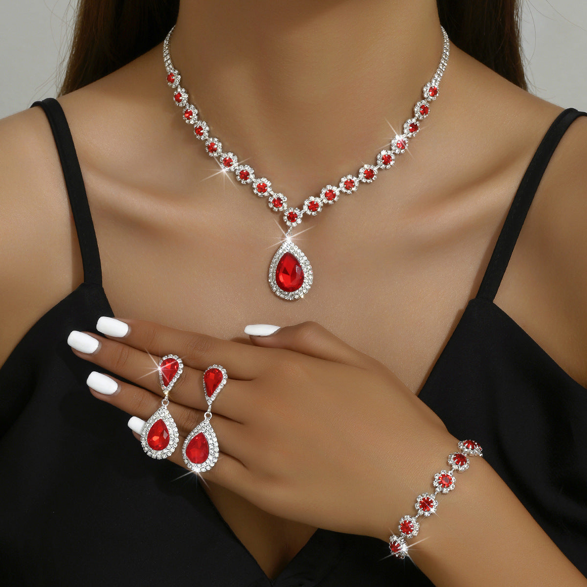 Elegantes Strass Brautschmuckset mit Teardrop-Anhänger für Hochzeit und Party