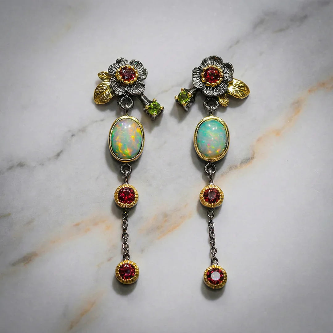 Boho-Chic Ohrhänger mit schimmerndem Opal und roten Zirkonia Steinen