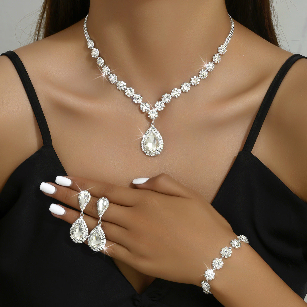Elegantes Strass Brautschmuckset mit Teardrop-Anhänger für Hochzeit und Party