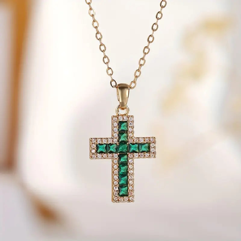 Filigrane Kreuz-Halskette mit grünen Zirkonia-Steinen und Strassbesatz