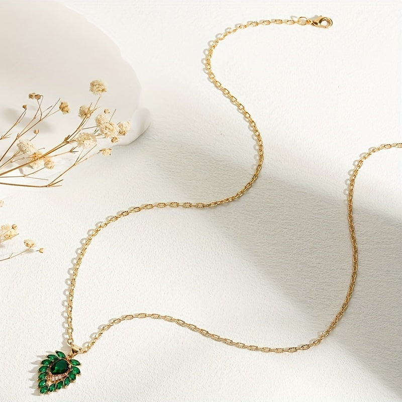 Elegante Smaragdgrüne Tropfen-Halskette mit Zirkonia-Akzenten