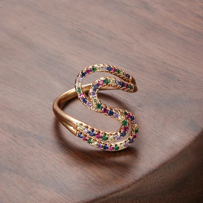 Eleganter Ring mit mehrfarbigem Zirkonia