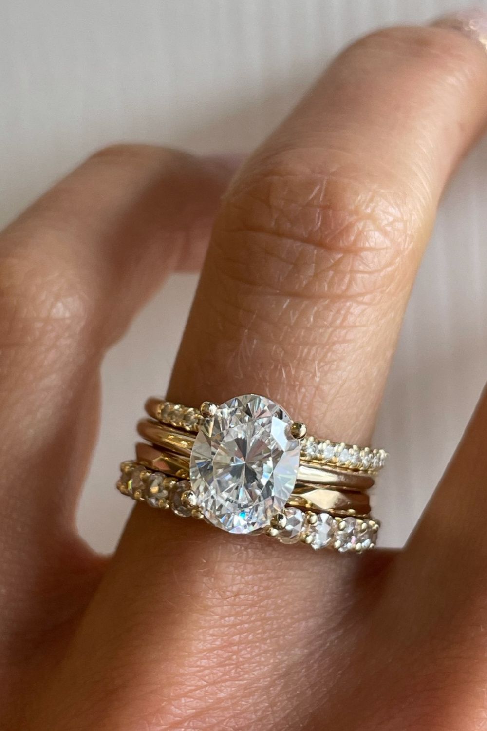 Vintage-Ring, besetzt mit glänzenden Zirkonia