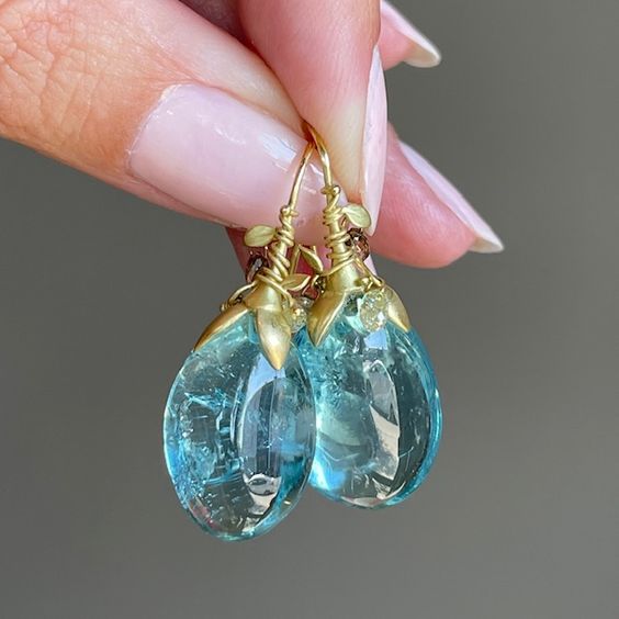 Vintage Hängeohrringe mit blauen Aquamarin-Kristallen