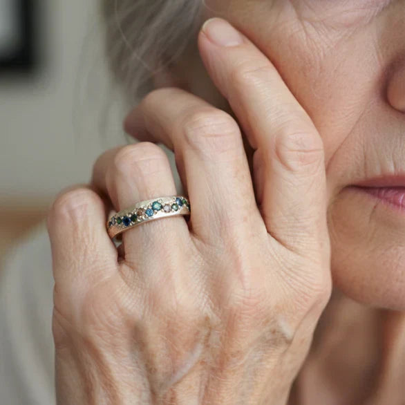 Vintage Goldbandring mit bunten, facettierten Saphiren