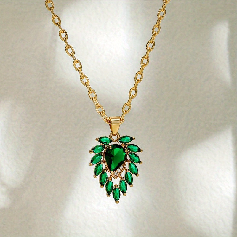 Elegante Smaragdgrüne Tropfen-Halskette mit Zirkonia-Akzenten