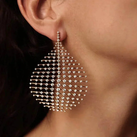 Funkelnde Zirkon-Tropfenohrringe in geometrischem Gitter-Design für Damen