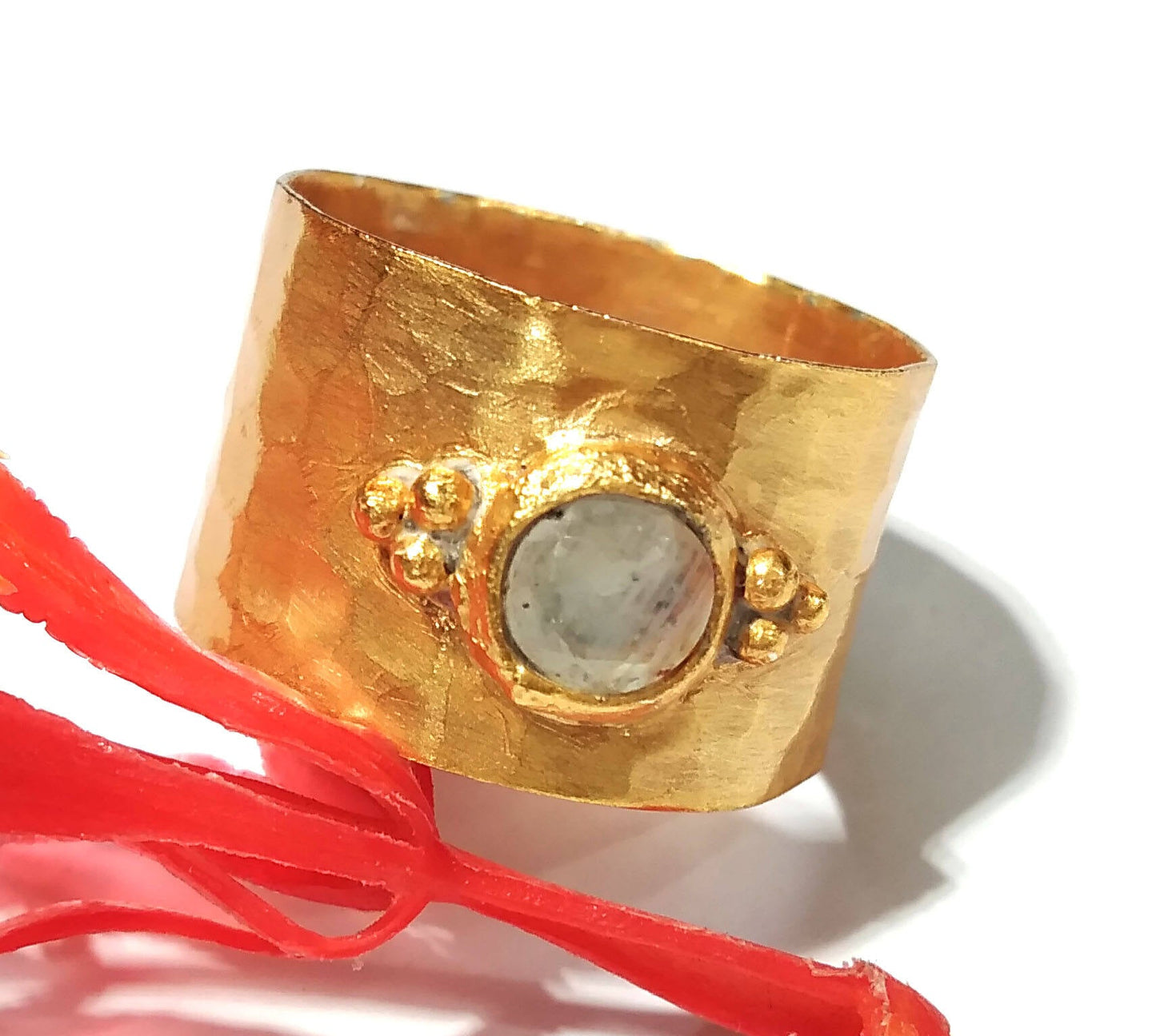 Eleganter Ring mit Zirkonen