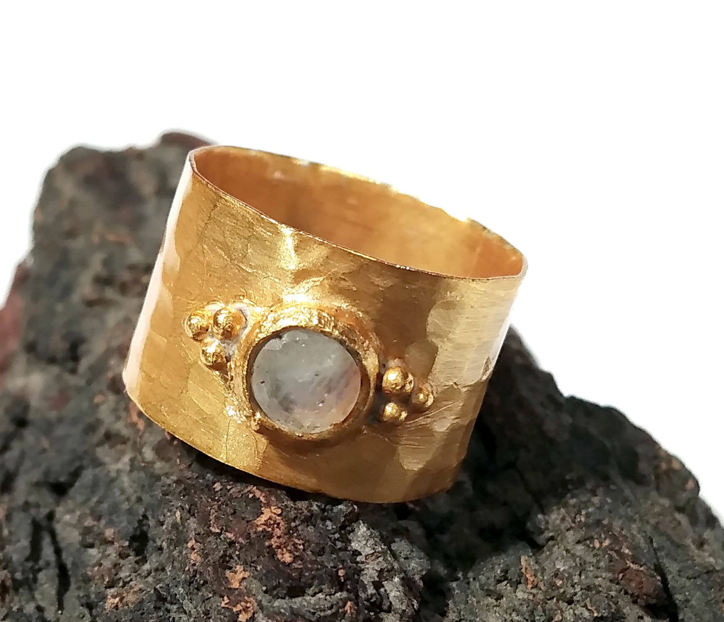 Eleganter Ring mit Zirkonen