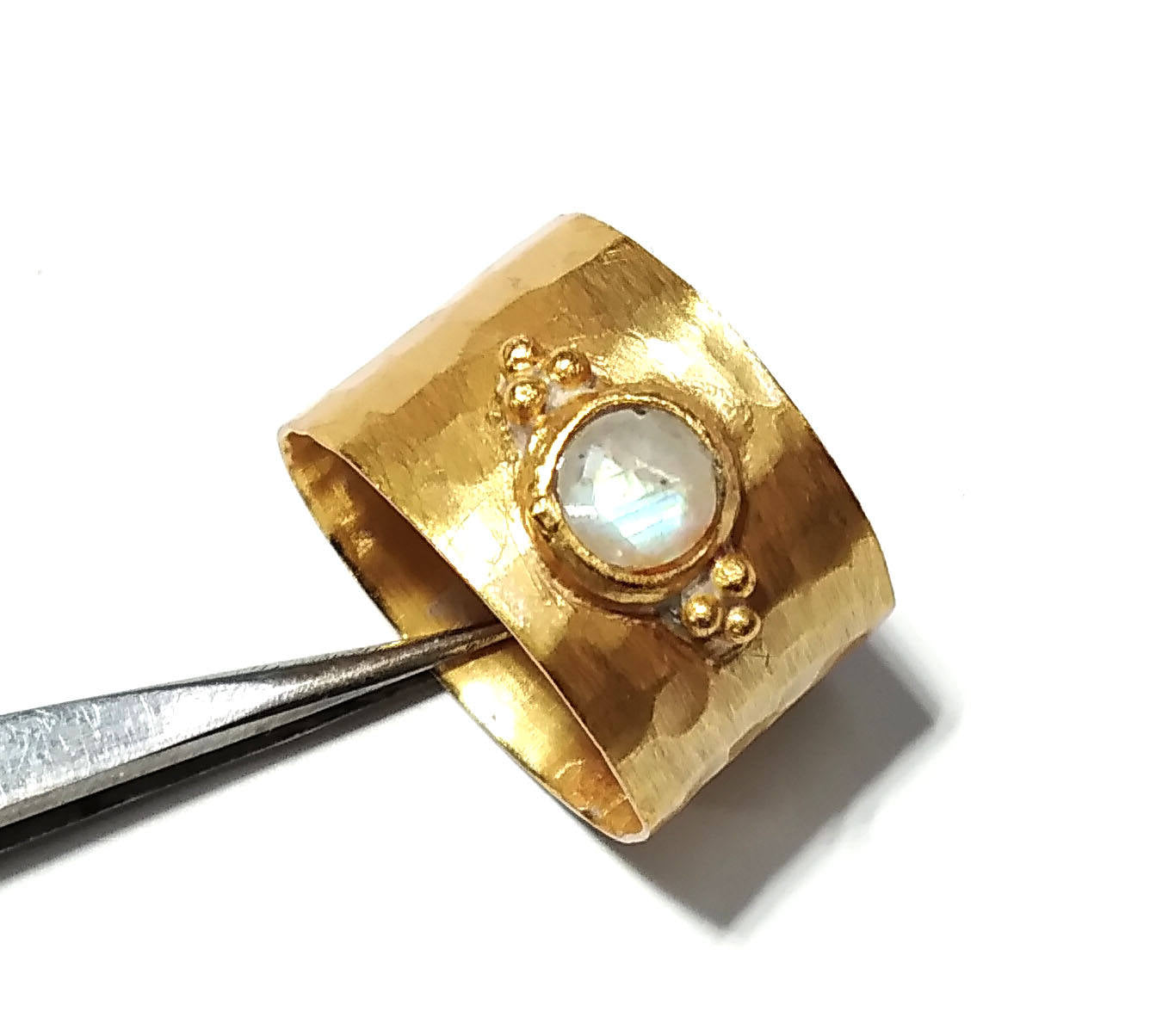Eleganter Ring mit Zirkonen
