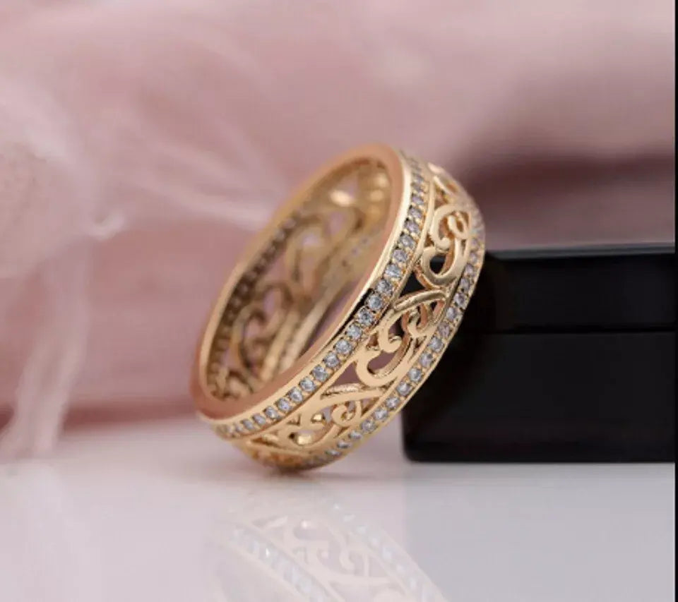 Eleganter Ring mit filigranem Design und Zirkonia