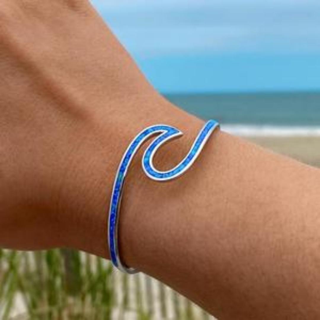Blaues Opalwellen-Armband für sommerliche Strandmomente