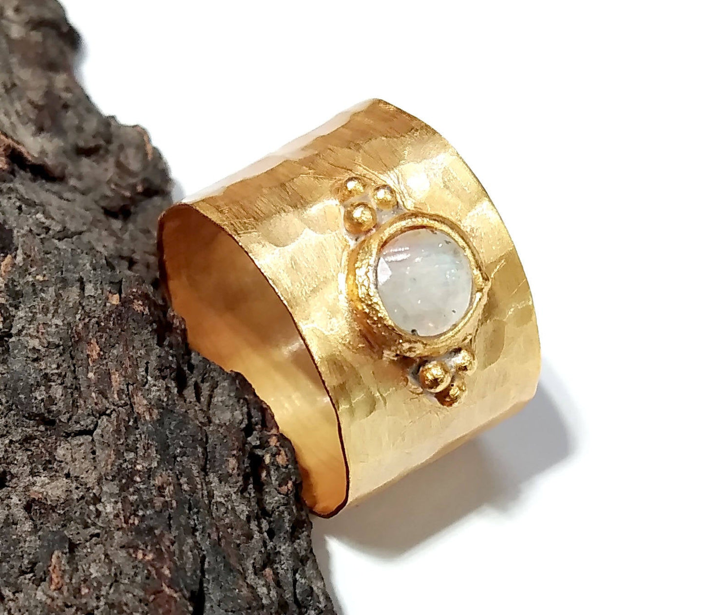 Eleganter Ring mit Zirkonen