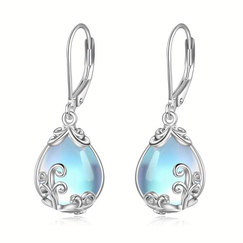 Elegante Hängeohrringe mit blauem Mondstein und keltischen Verzierungen