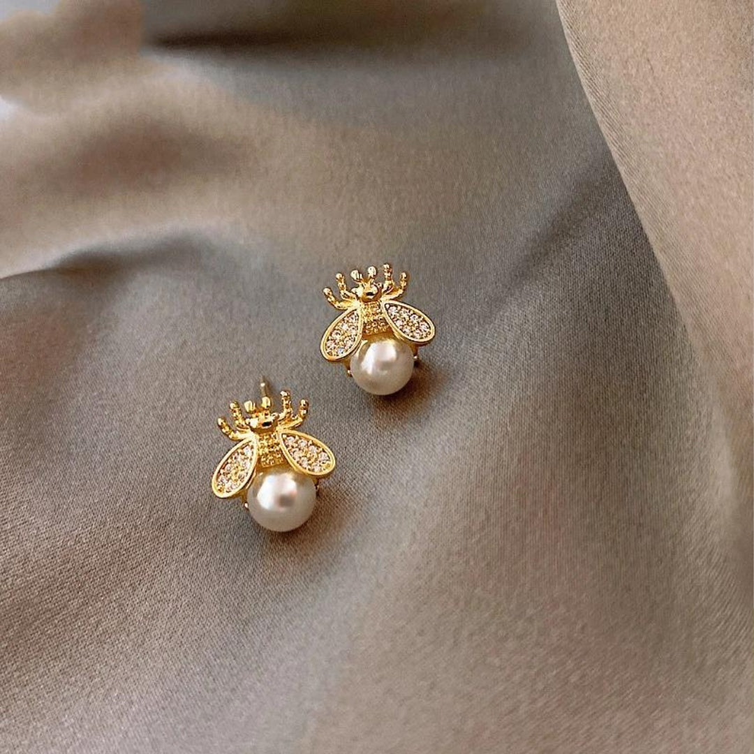 Elegante Bienen-Ohrstecker mit Zirkonia-Flügeln und Perlen