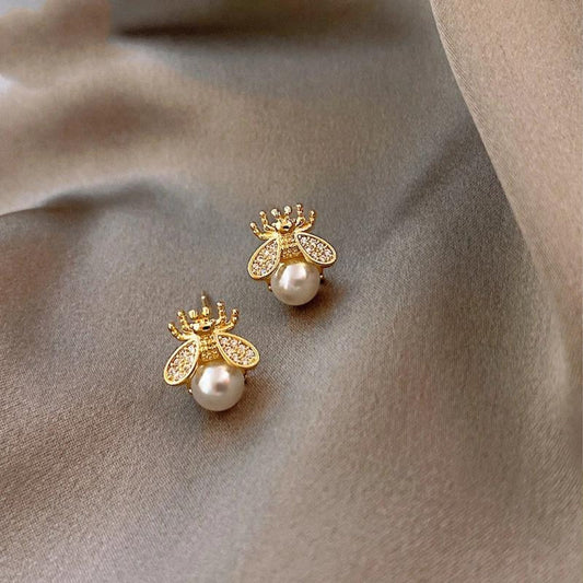 Elegante Bienen-Ohrstecker mit Zirkonia-Flügeln und Perlen