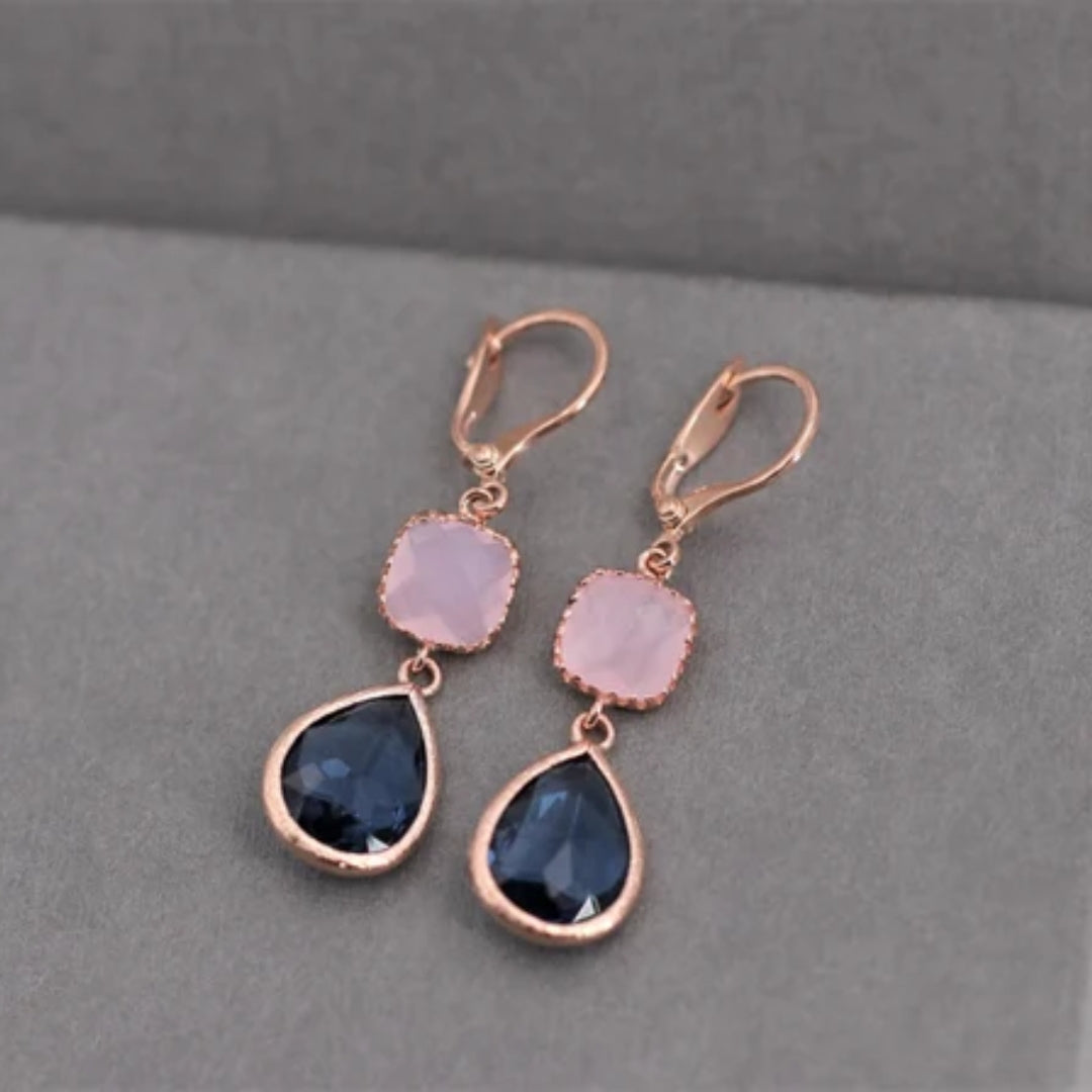Elegante Ohrringe mit Rosenquarz und Saphir-Blau Tropfen