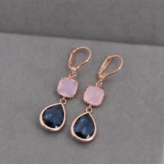 Elegante Ohrringe mit Rosenquarz und Saphir-Blau Tropfen