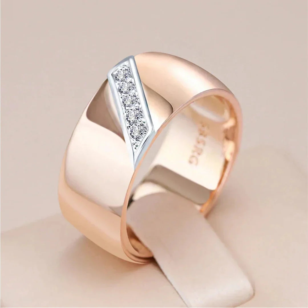 Eleganter Goldring mit Zirkonia