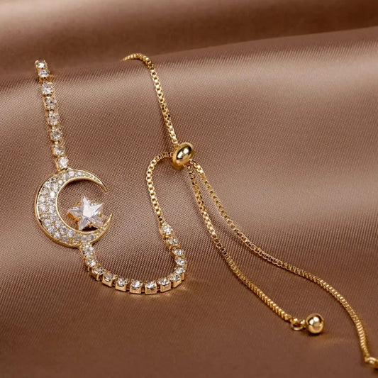 Funkelndes Zirkonia Armband mit Mond- und Stern-Anhänger