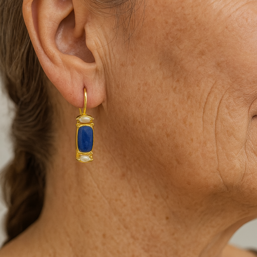 Vintage Ohrringe mit leuchtendem Lapislazuli und Süßwasserperlen