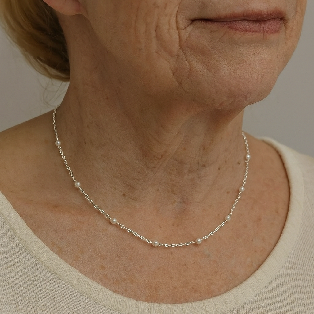 Elegante Gliederkette mit zarten Süßwasserperlen für besondere Momente