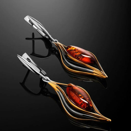 Elegante Ohrringe mit leuchtendem Bernstein und wellenförmigem Design