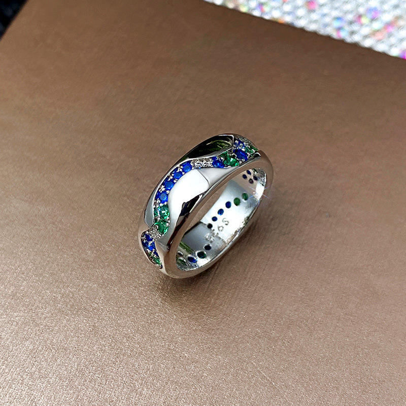 Vintage-Edelstahlring mit blauen und grünen Kristallen