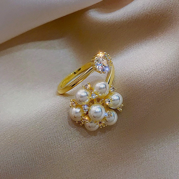 Verstellbarer Ring mit Flaumperlen
