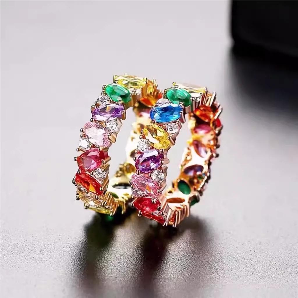 Mehrfarbiger Eternity-Ring mit Zirkonia