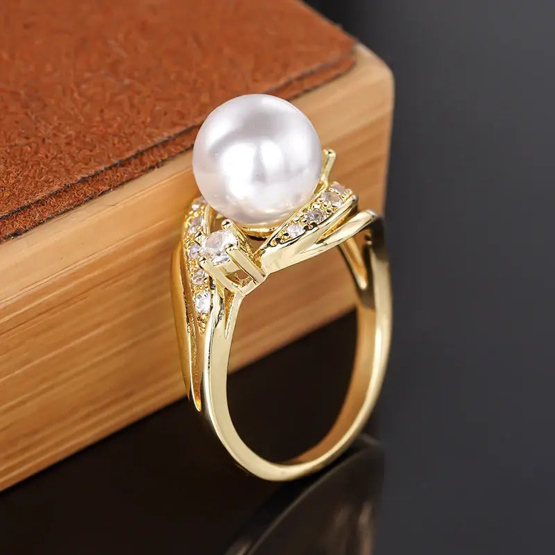 Vintage-Ring mit einer goldenen Perle in der Mitte