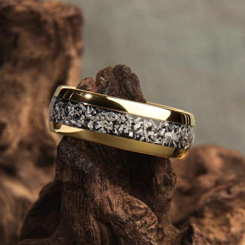 Edelstahlring mit Silberblecheinlagen und goldenen Kanten