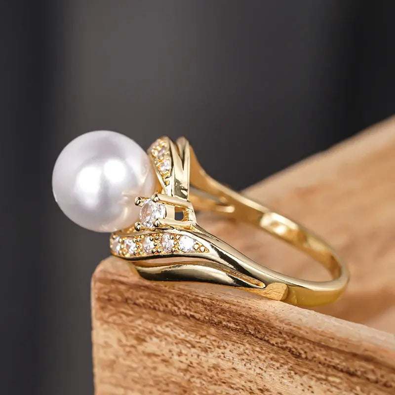 Vintage-Ring mit einer goldenen Perle in der Mitte