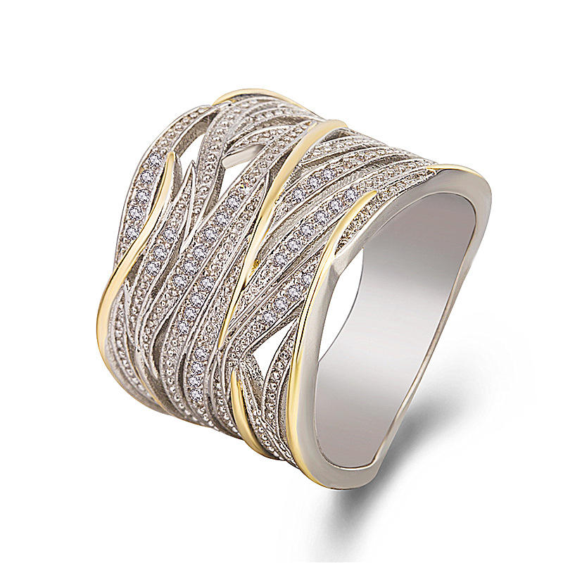 Eleganter Ring aus Gold und Kristall