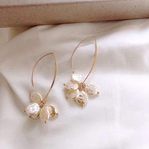Elegante Ohrhänger mit Barockperlen und schimmerndem Glanz