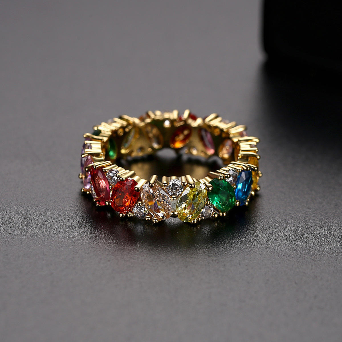 Mehrfarbiger Eternity-Ring mit Zirkonia