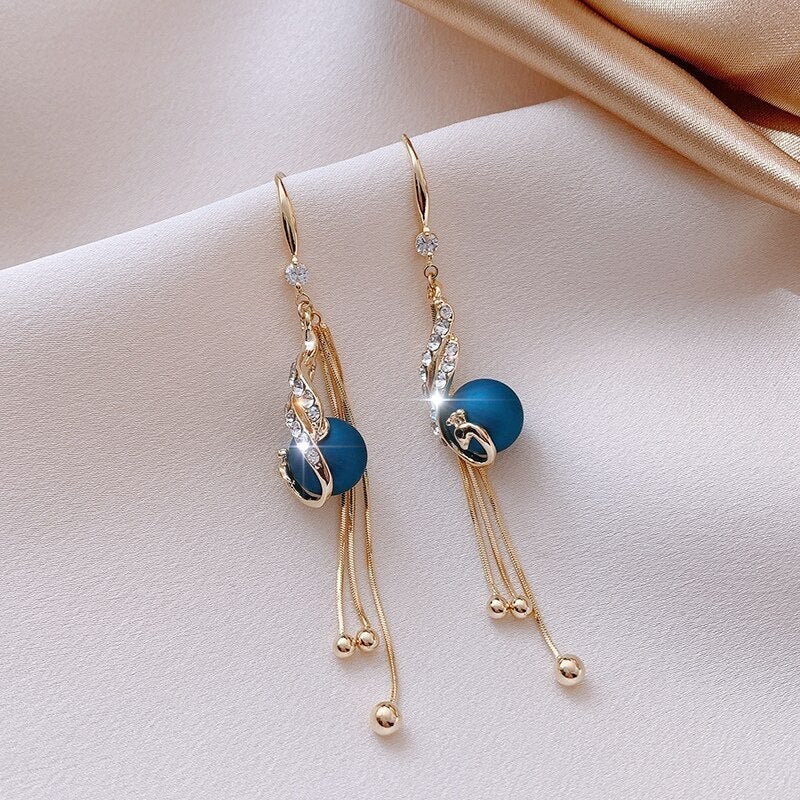 Elegante Blaue oder Rote Quaste-Ohrringe mit Strass-Verzierung