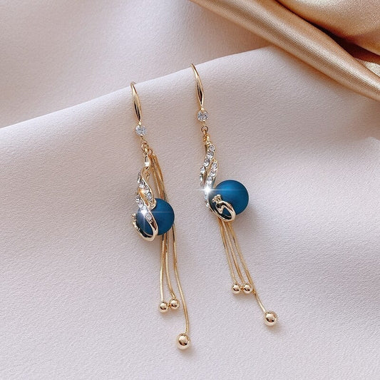 Elegante Blaue oder Rote Quaste-Ohrringe mit Strass-Verzierung