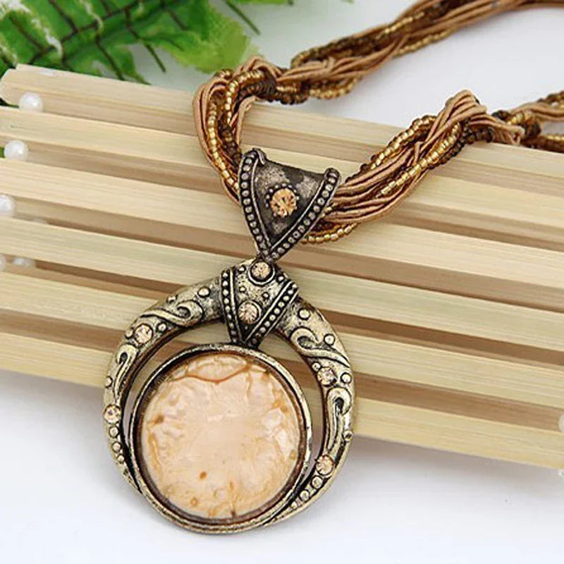 Boho Vintage Halskette mit großem Halbedelstein-Anhänger und Strass