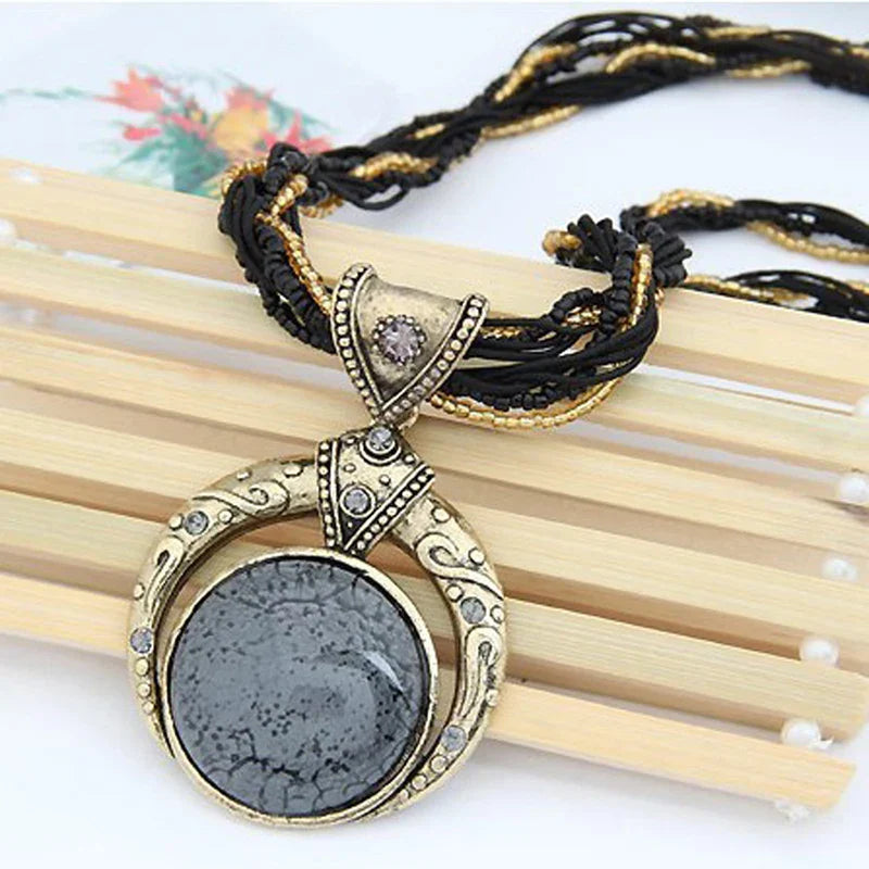 Boho Vintage Halskette mit großem Halbedelstein-Anhänger und Strass